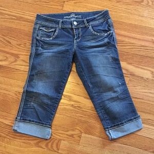 Almost Famous cuffed capris, size 11. EUC